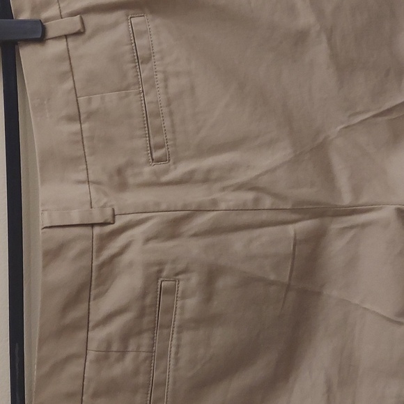 LANDS END Women's Mid Rise Flat Front Khaki Shorts - Picture 6 of 12